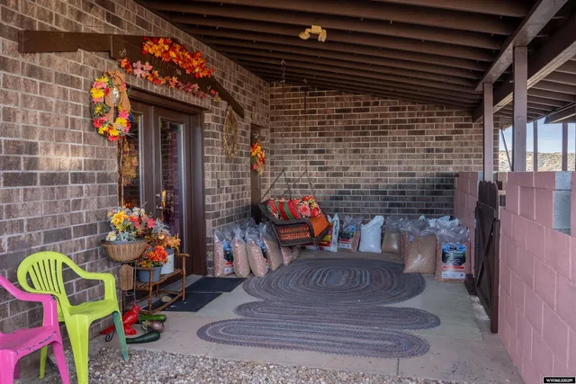 $950,000 | 43 Red Cliff Road, Lander, WY 82520