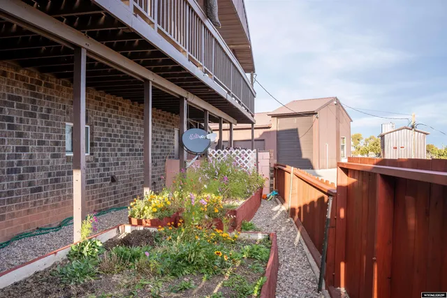 $950,000 | 43 Red Cliff Road, Lander, WY 82520