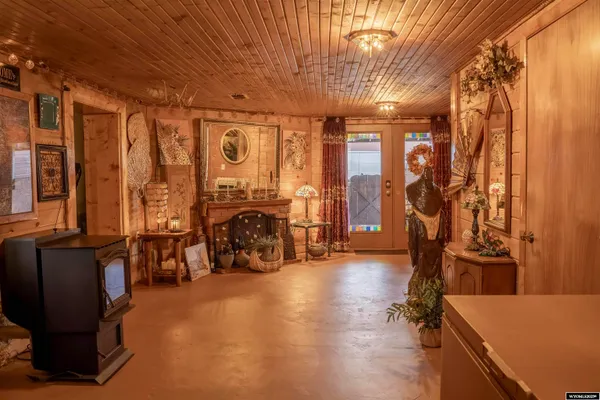 $950,000 | 43 Red Cliff Road, Lander, WY 82520