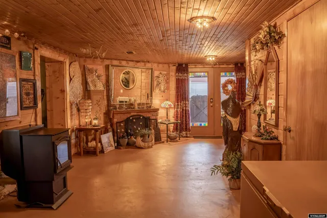 $950,000 | 43 Red Cliff Road, Lander, WY 82520