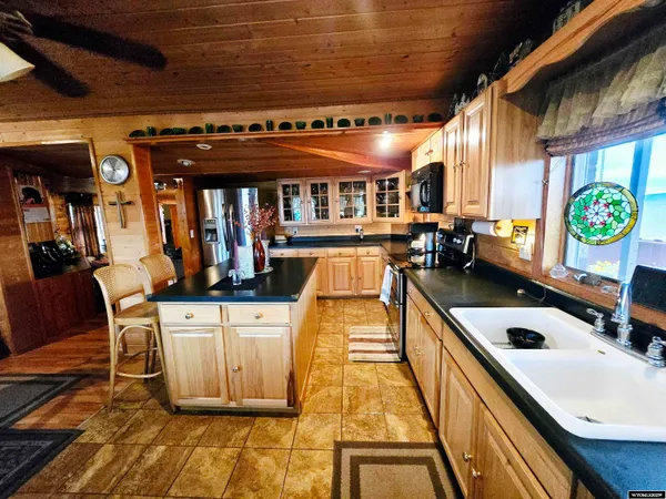 $950,000 | 43 Red Cliff Road, Lander, WY 82520