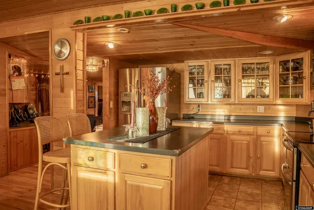 $950,000 | 43 Red Cliff Road, Lander, WY 82520