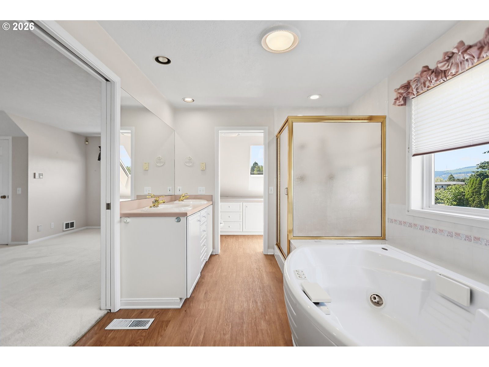 890 Hobbs Road Hood River, OR 97031 - Photo 25 of 44 Bathroom, Attached