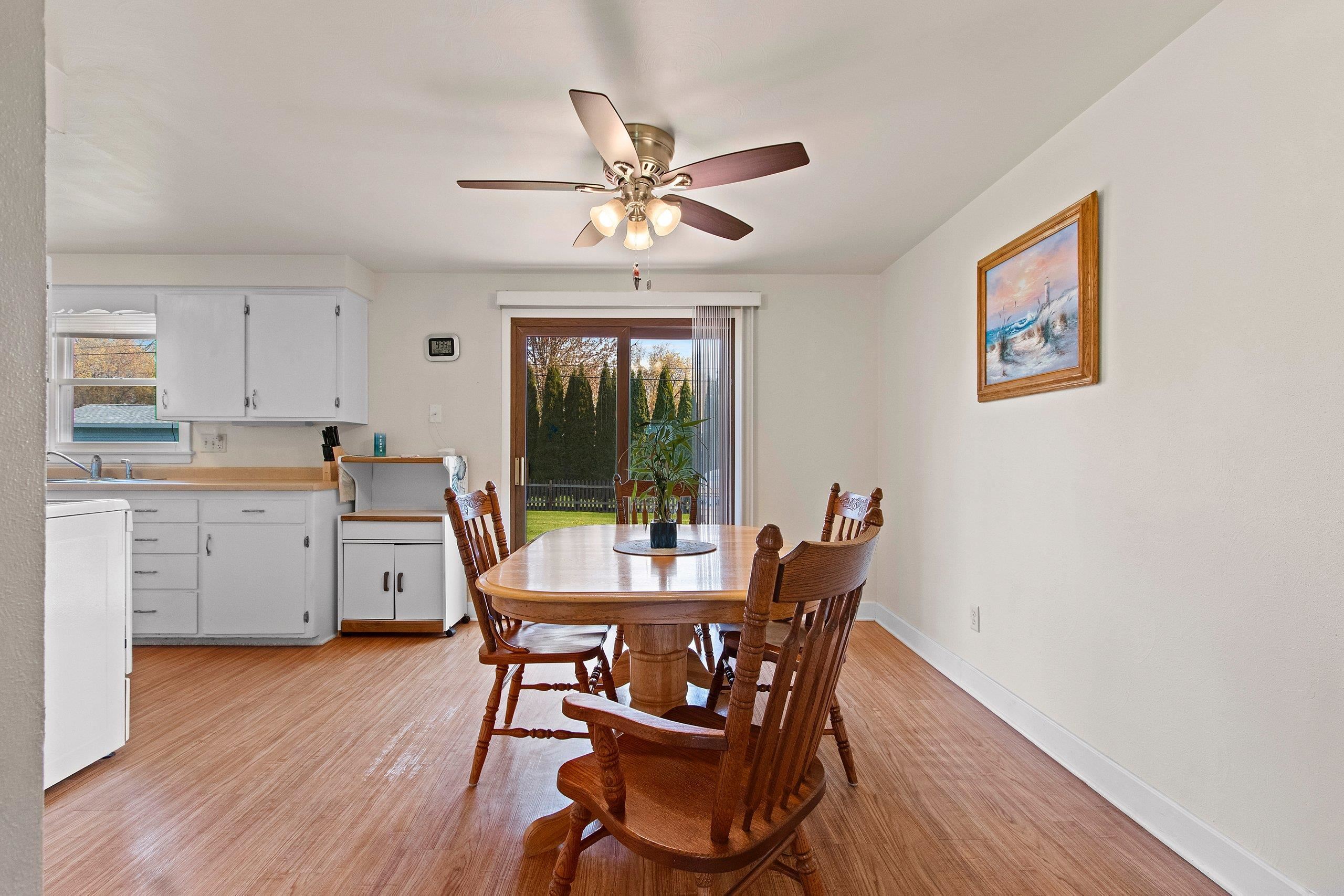 914 Rasmussen Place Green Bay, WI 54304 - Photo 8 of 43
