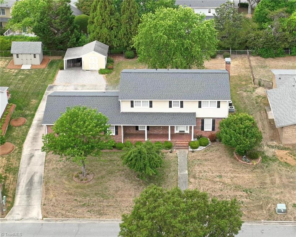 1007 Shalimar Drive High Point, NC 27262 - Photo 2 of 43