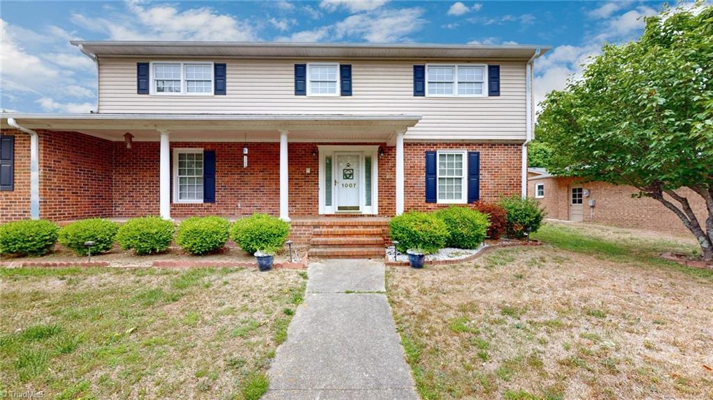 1007 Shalimar Drive High Point, NC 27262 - Photo 3 of 43