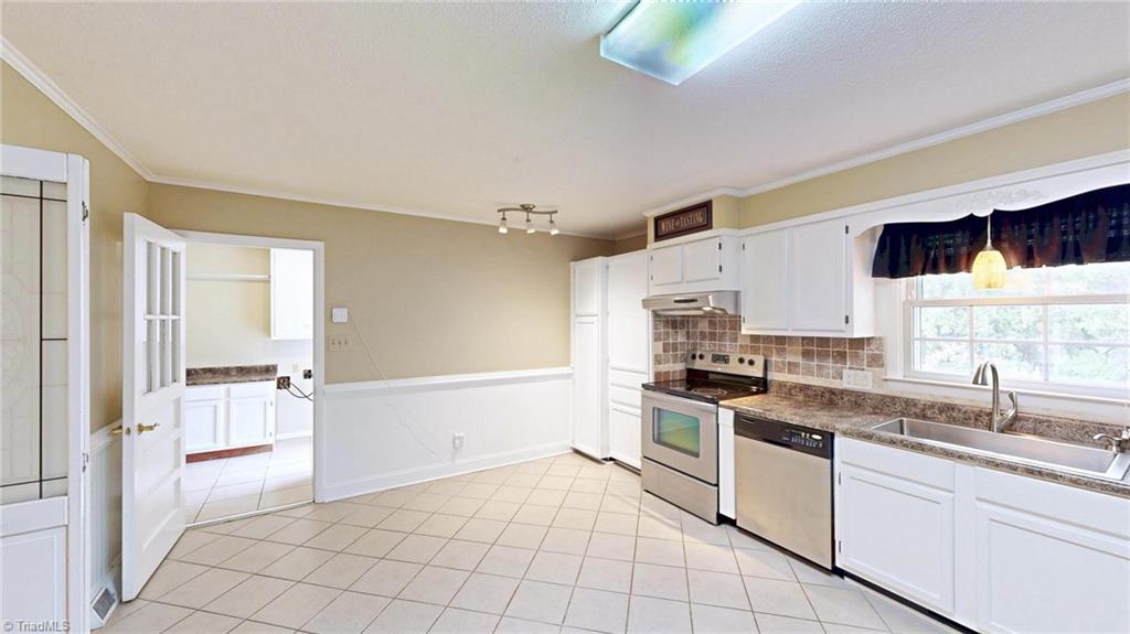 1007 Shalimar Drive High Point, NC 27262 - Photo 6 of 43 Kitchen
