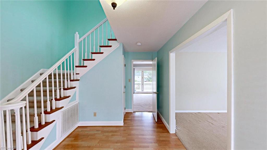 1007 Shalimar Drive High Point, NC 27262 - Photo 10 of 43 Entry