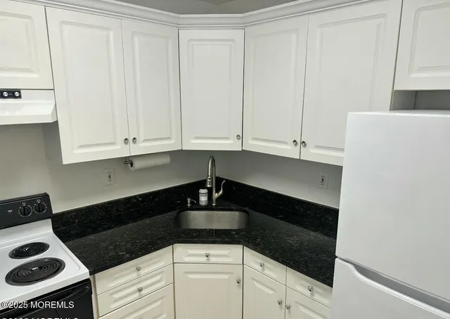 $1,800 | 153 Cross Slope Court, Unit D, Manalapan, NJ 07726