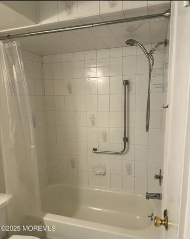 $1,800 | 153 Cross Slope Court, Unit D, Manalapan, NJ 07726