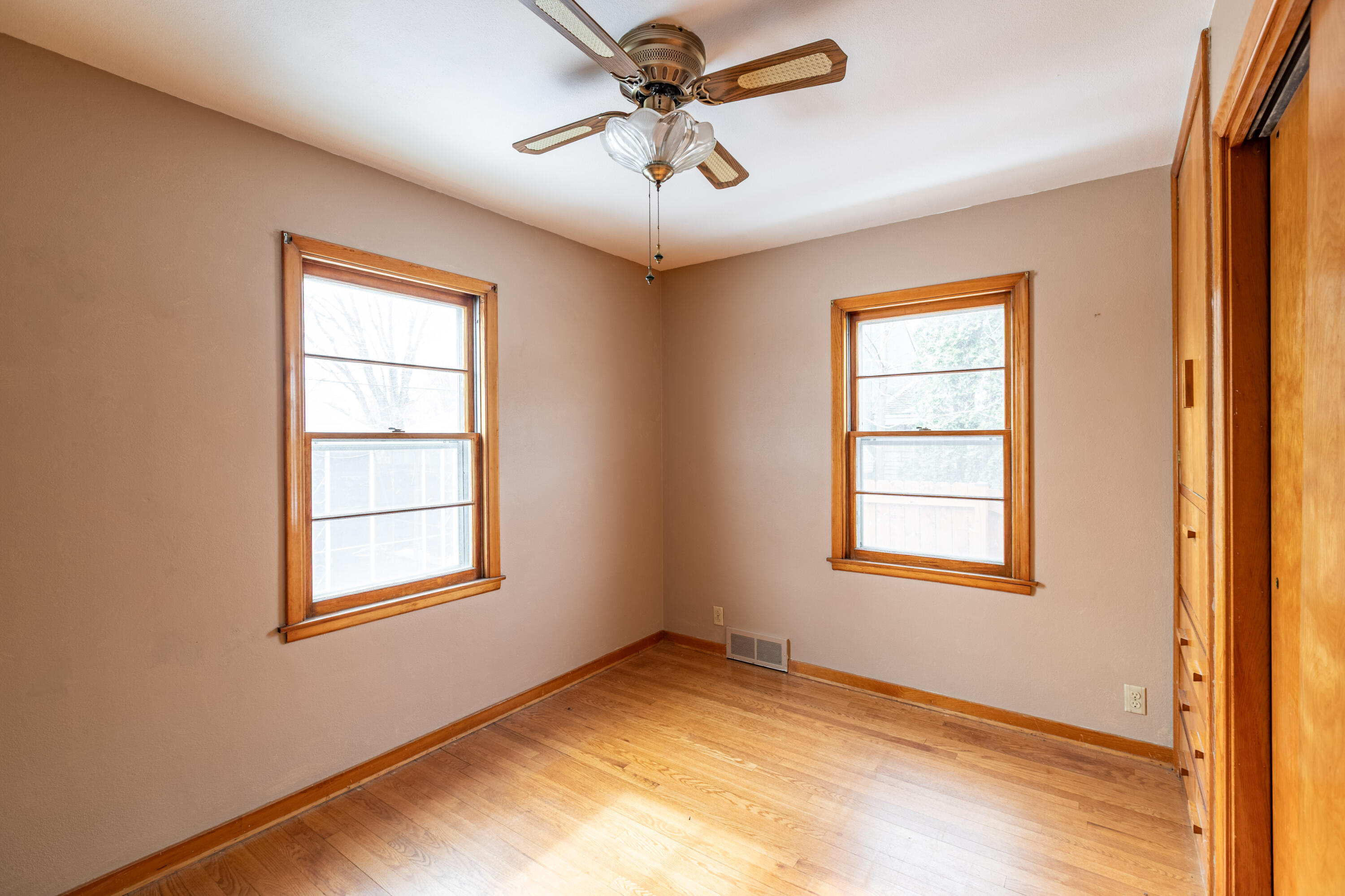 1918 Redfield Street La Crosse, WI 54601 - Photo 11 of 27 C24I1323-HDR