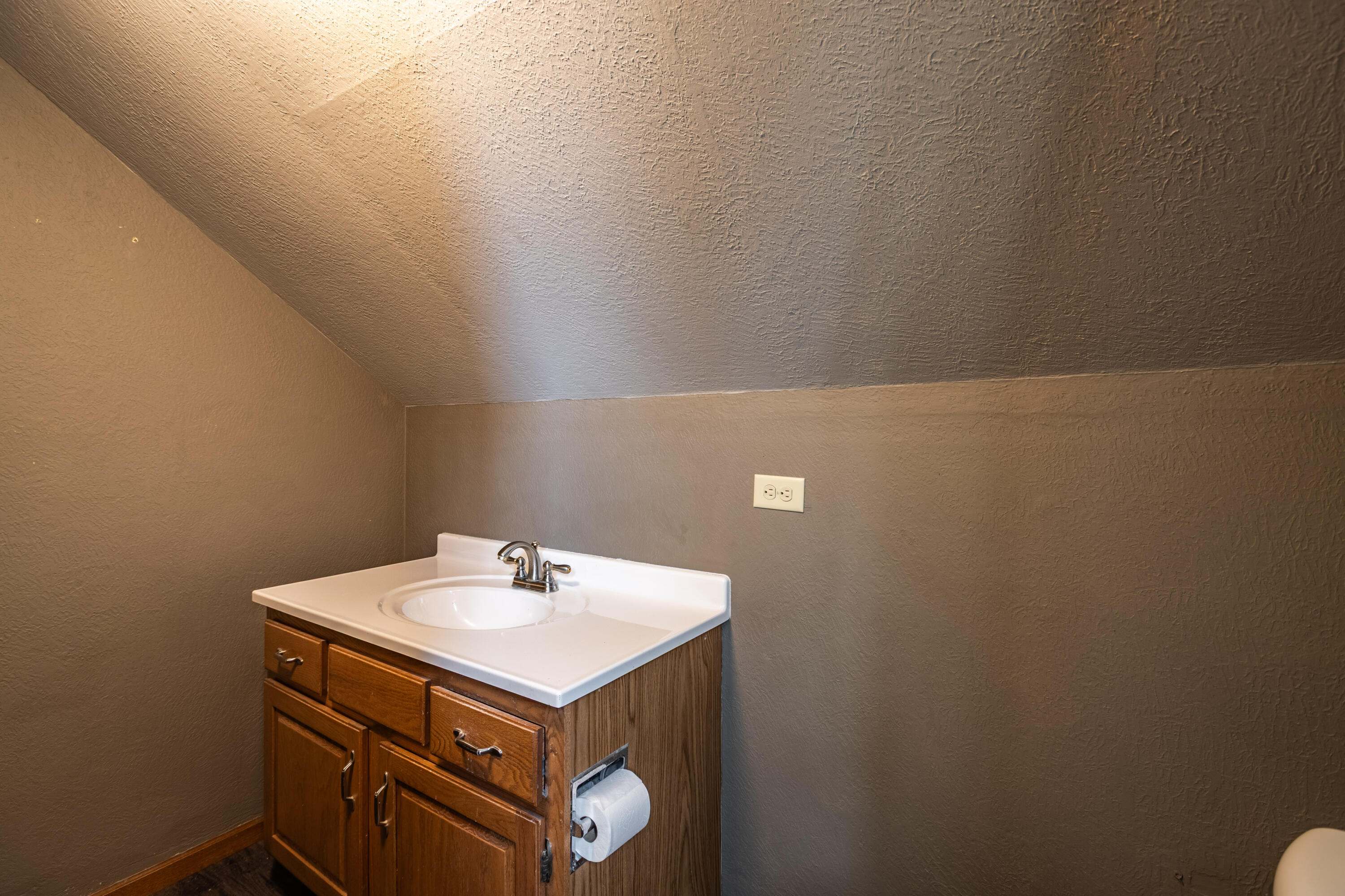 1918 Redfield Street La Crosse, WI 54601 - Photo 18 of 27 C24I1344-HDR