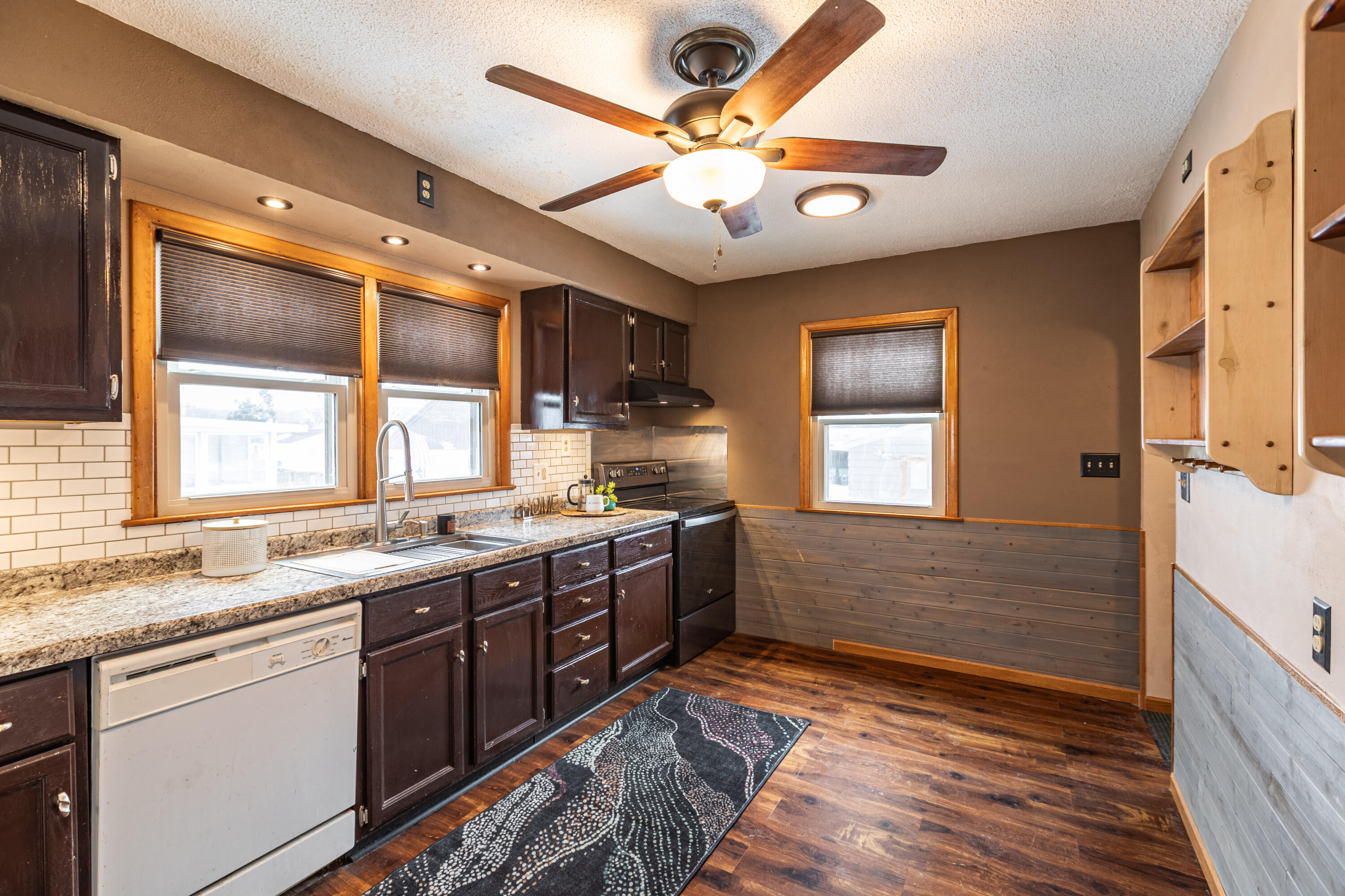 1918 Redfield Street La Crosse, WI 54601 - Photo 4 of 27 C24I1347-HDR