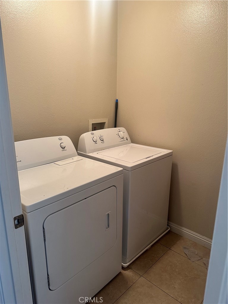 1646 Palermo Drive Riverside, CA 92507 - Photo 7 of 9 a utility room with dryer and washer