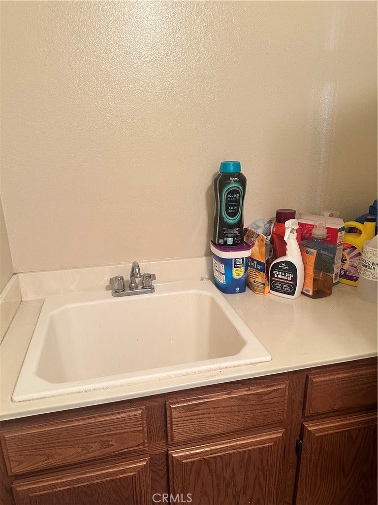 1646 Palermo Drive Riverside, CA 92507 - Photo 8 of 9 a bathroom with a sink and a bathtub