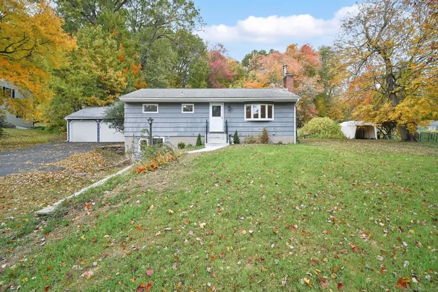 a view of a house with a yard