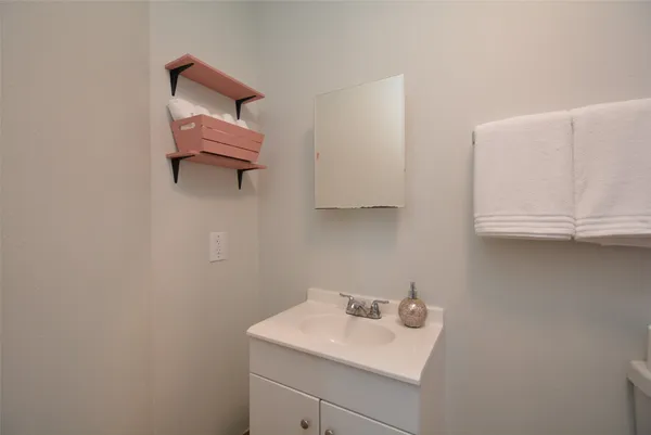 $1,550 | 7124 Avenue F, Unit 8, Houston, TX 77011