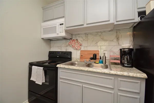 $1,550 | 7124 Avenue F, Unit 8, Houston, TX 77011