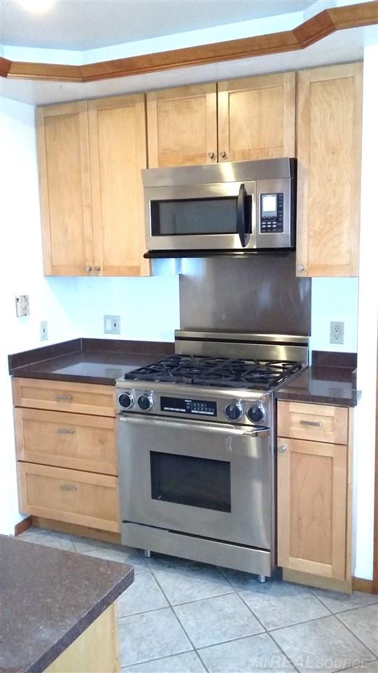 2057 Wiltshire Road Berkley, MI 48072 - Photo 7 of 36