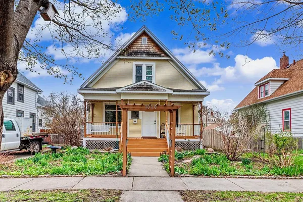 $320,000 | 1010 5th Street North, Fargo, ND 58102