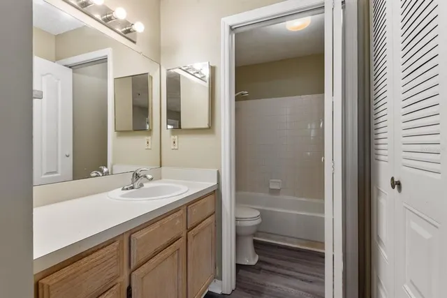 $2,000 | 4057 Crockers Lake Boulevard, Unit 13, Sarasota, FL 34238