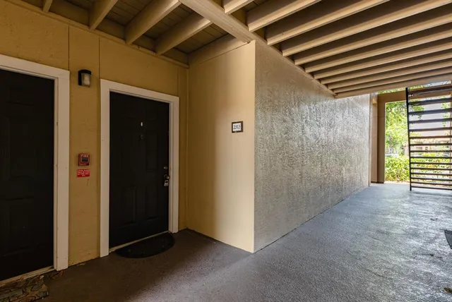 $2,000 | 4057 Crockers Lake Boulevard, Unit 13, Sarasota, FL 34238