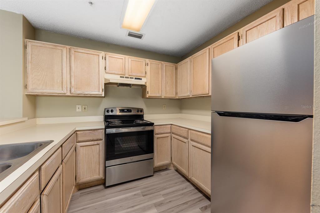 4057 Crockers Lake Boulevard, Unit 13 Sarasota, FL 34238 - Photo 5 of 30