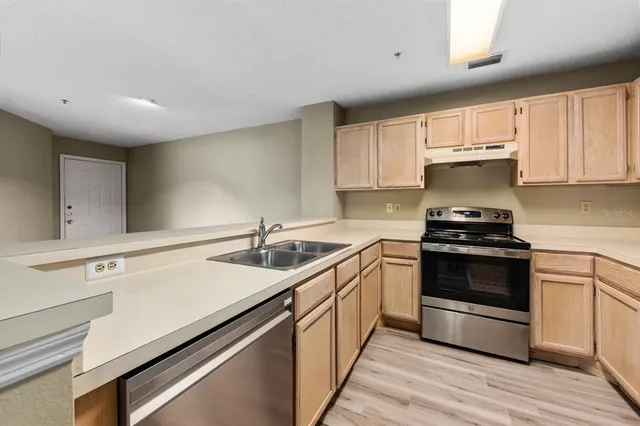 $2,000 | 4057 Crockers Lake Boulevard, Unit 13, Sarasota, FL 34238