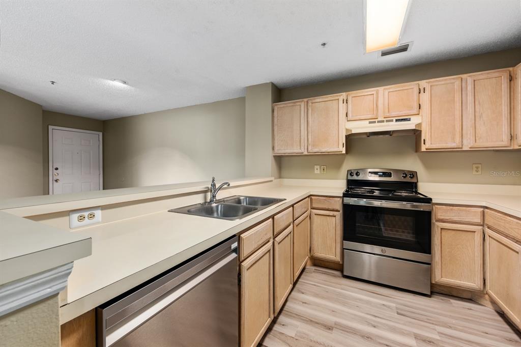 4057 Crockers Lake Boulevard, Unit 13 Sarasota, FL 34238 - Photo 6 of 30