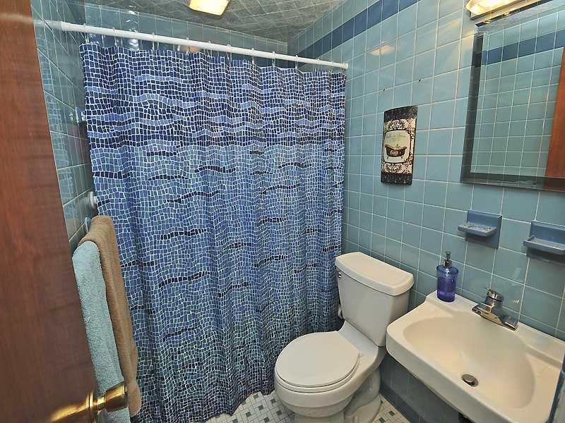 3772 Willett Road Baldwin, PA 15227 - Photo 14 of 20 Full Bath.