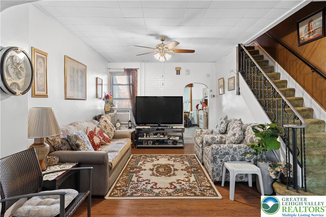 535 North Front Street Allentown, PA 18102 - Photo 28 of 51 a living room with furniture and a flat screen tv
