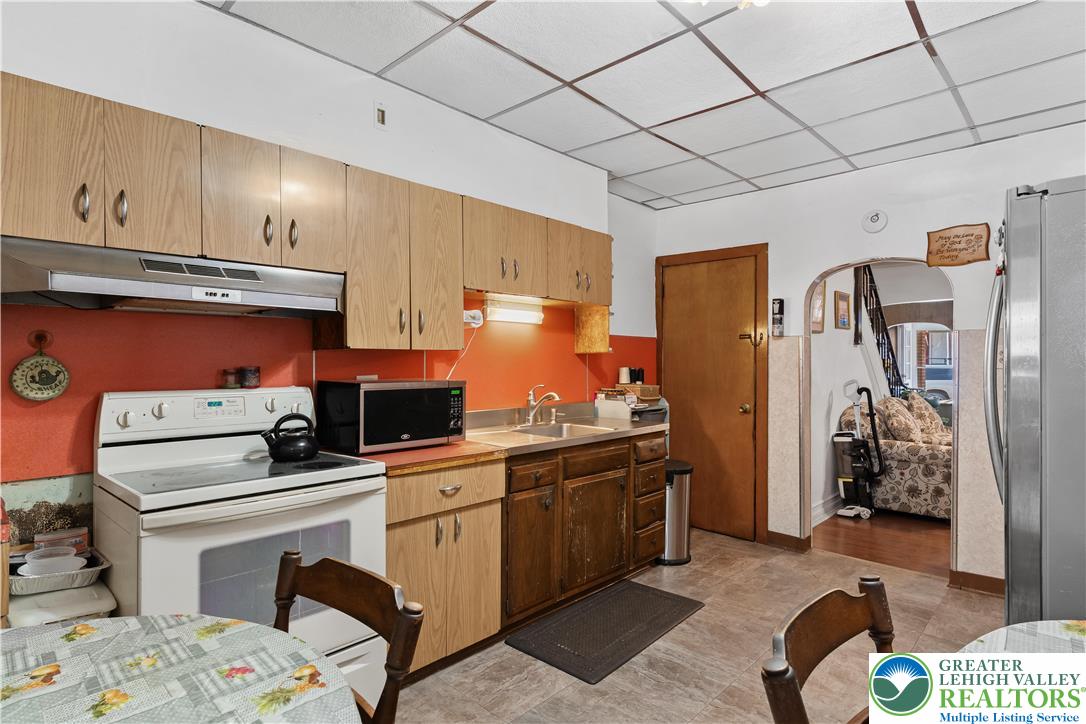 535 North Front Street Allentown, PA 18102 - Photo 33 of 51 a kitchen with a sink a stove and refrigerator