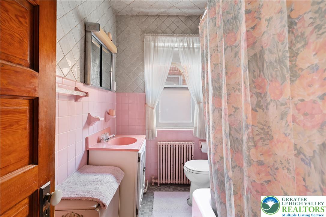 535 North Front Street Allentown, PA 18102 - Photo 44 of 51 a bathroom with a sink toilet and shower