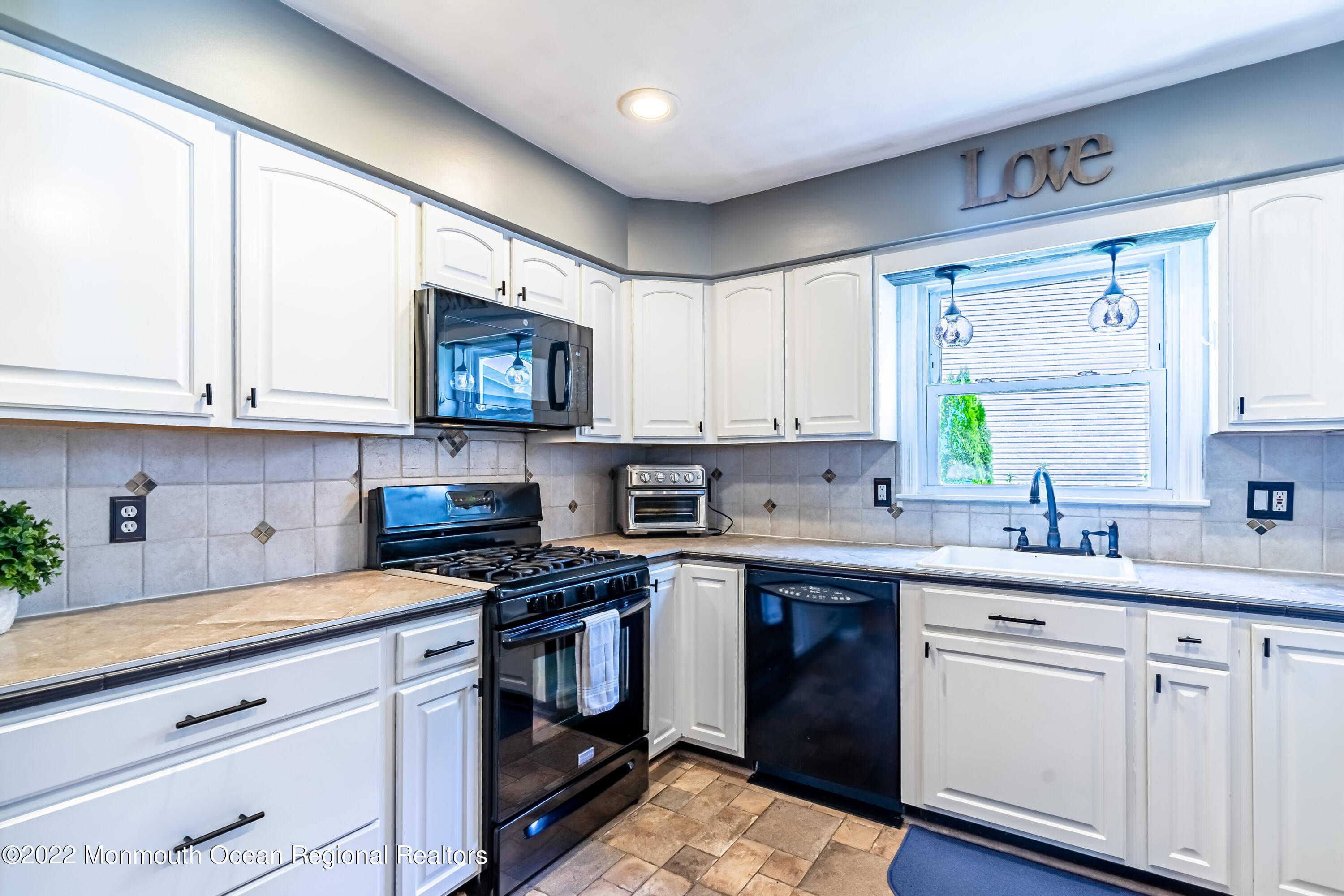 161 Dolphin Road Manahawkin, NJ 08050 - Photo 15 of 29 161 dolphin117-020-023-4200x2801