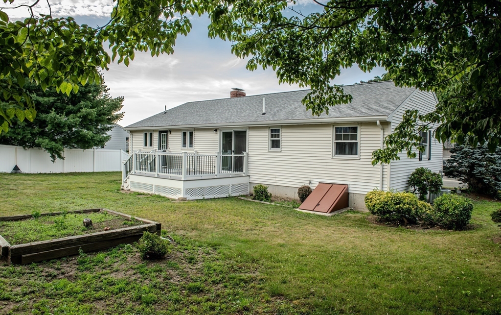 25 Diane Road Peabody, MA 01960 - Photo 3 of 42 Gallery Image 3