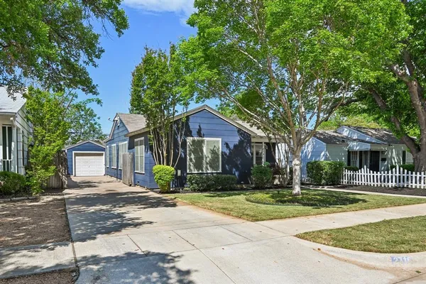 $400,000 | 2716 Wayside Avenue, Fort Worth, TX 76110