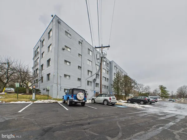 $195,000 | 3701 5th Street South, Unit 406, Arlington, VA 22204