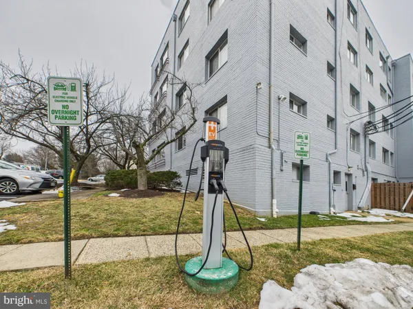 $195,000 | 3701 5th Street South, Unit 406, Arlington, VA 22204