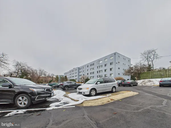 $195,000 | 3701 5th Street South, Unit 406, Arlington, VA 22204
