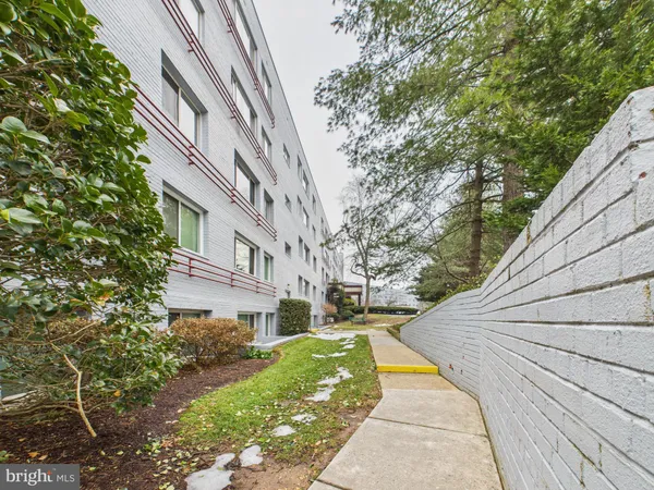 $195,000 | 3701 5th Street South, Unit 406, Arlington, VA 22204