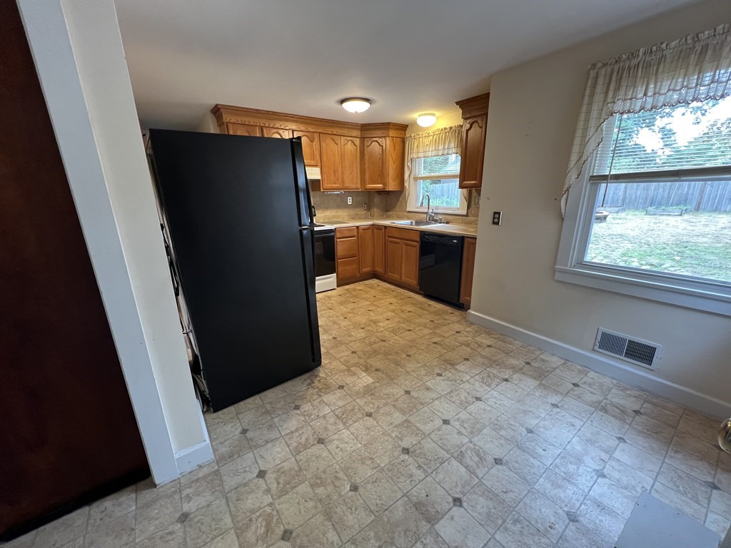 21 Sargent Street Beverly, MA 01915 - Photo 3 of 13