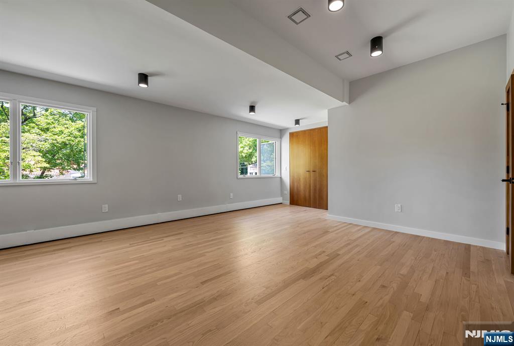 439 Summit Street Englewood Cliffs, NJ 07632 - Photo 17 of 34