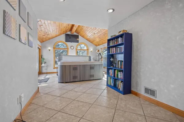 $274,900 | 909 West Weiland Avenue, Appleton, WI 54914