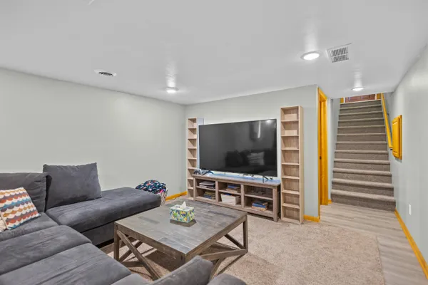 $274,900 | 909 West Weiland Avenue, Appleton, WI 54914