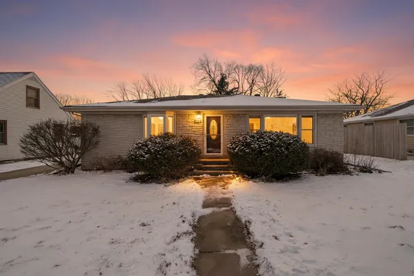 $274,900 | 909 West Weiland Avenue, Appleton, WI 54914