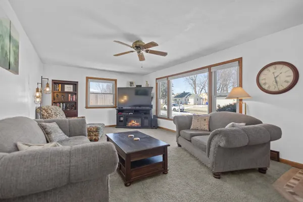 $274,900 | 909 West Weiland Avenue, Appleton, WI 54914