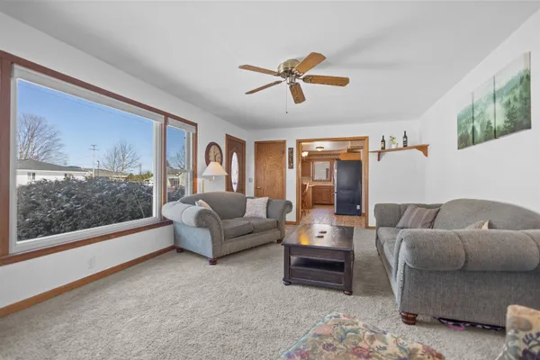 $274,900 | 909 West Weiland Avenue, Appleton, WI 54914