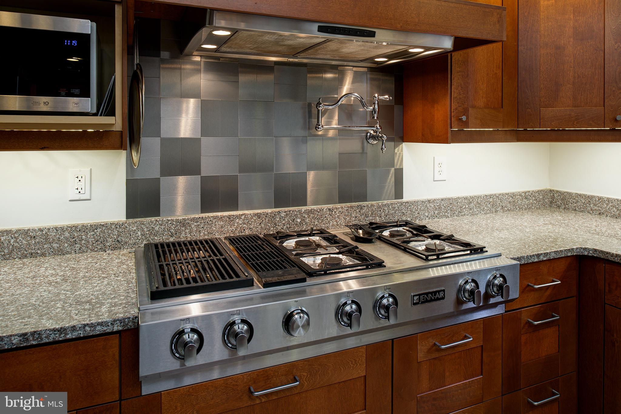 2287 Dosinia Court Reston, VA 20191 - Photo 7 of 34 Gallery Image 7