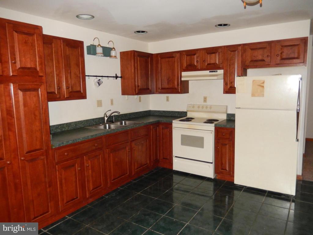 2390 Quarry Road Lebanon, PA 17046 - Photo 2 of 15 Gallery Image 2
