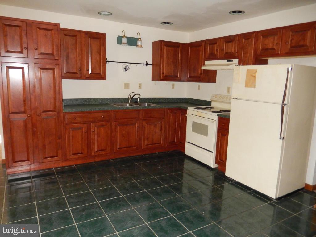 2390 Quarry Road Lebanon, PA 17046 - Photo 3 of 15 Gallery Image 3